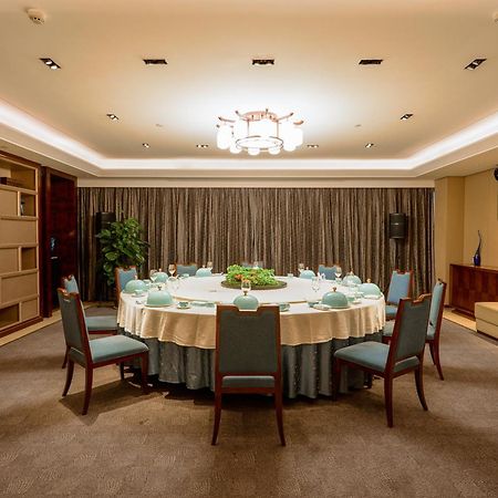 Ramada Jinan Hotell Exteriör bild