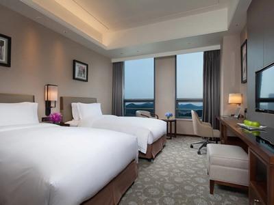 Ramada Jinan Hotell Exteriör bild