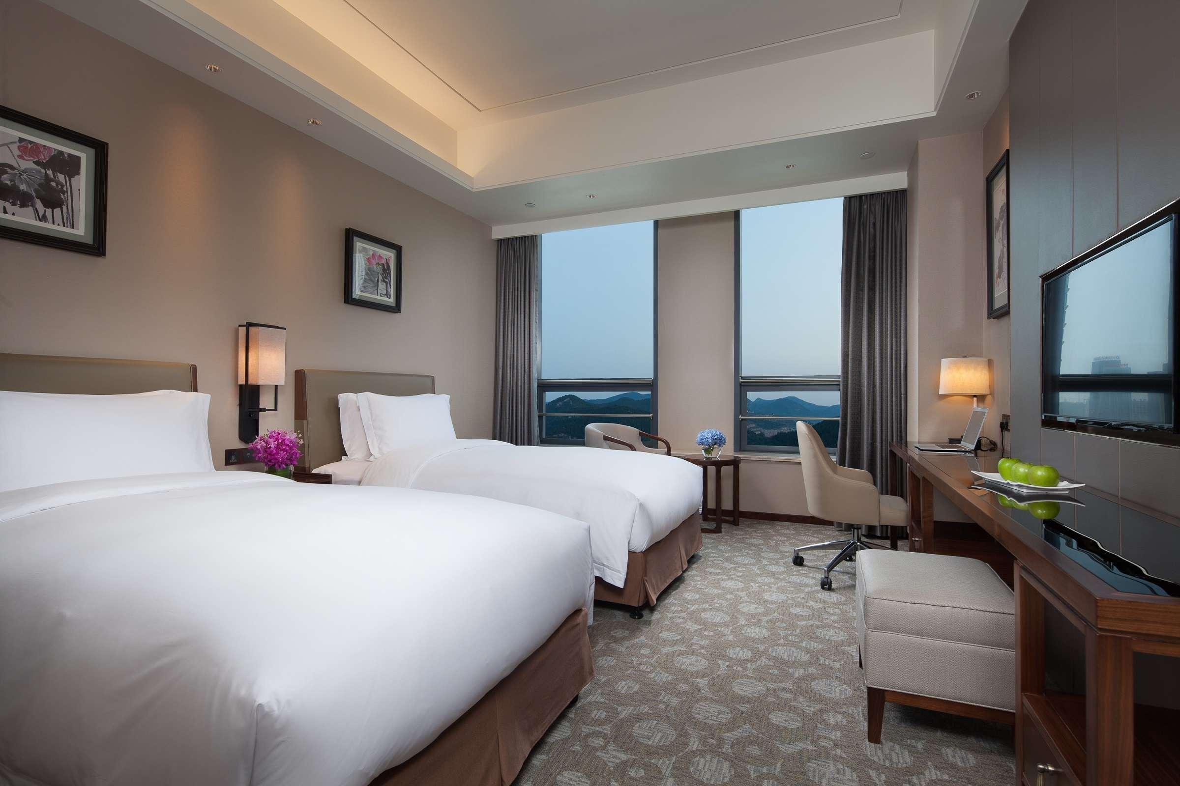 Ramada Jinan Hotell Exteriör bild