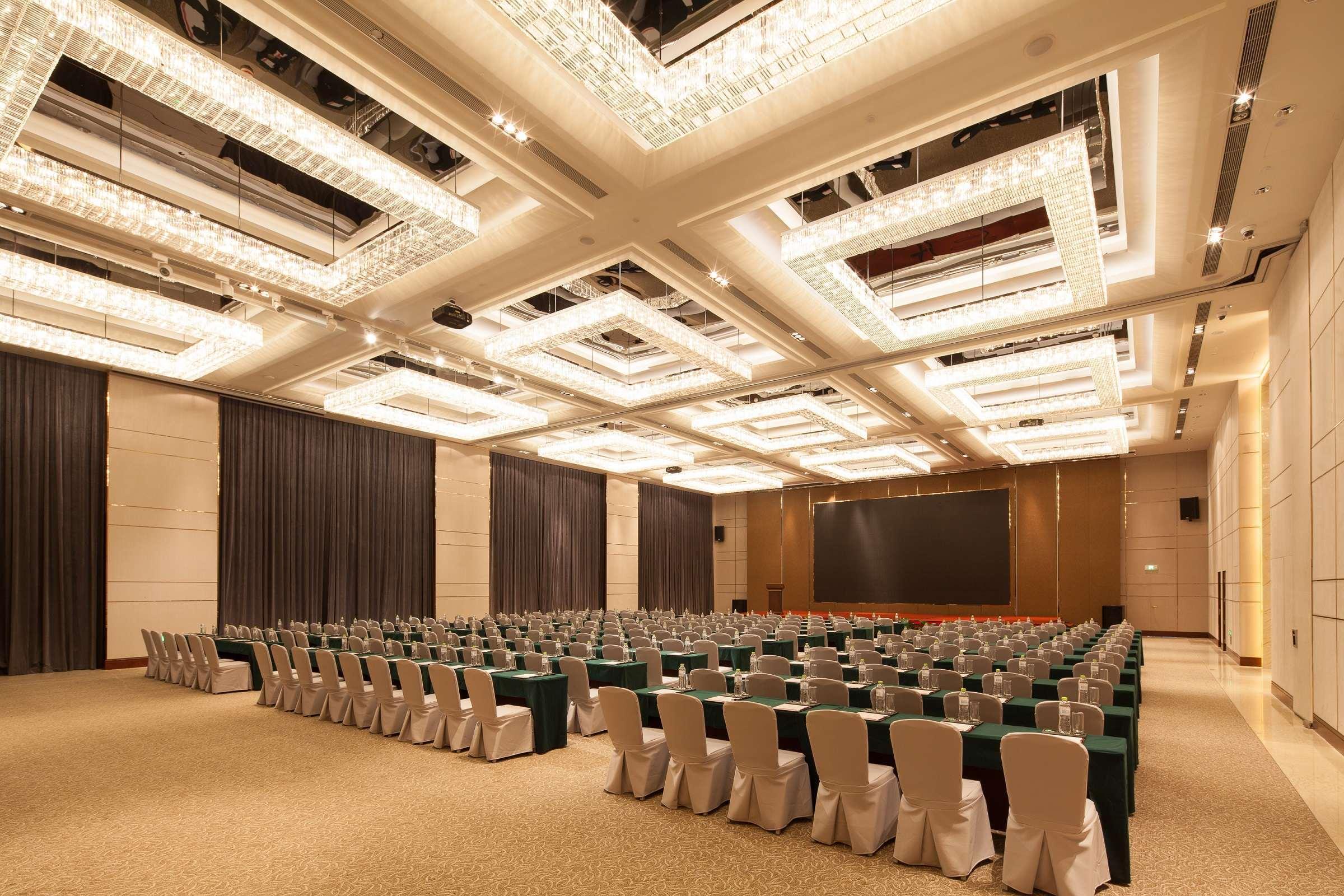 Ramada Jinan Hotell Exteriör bild