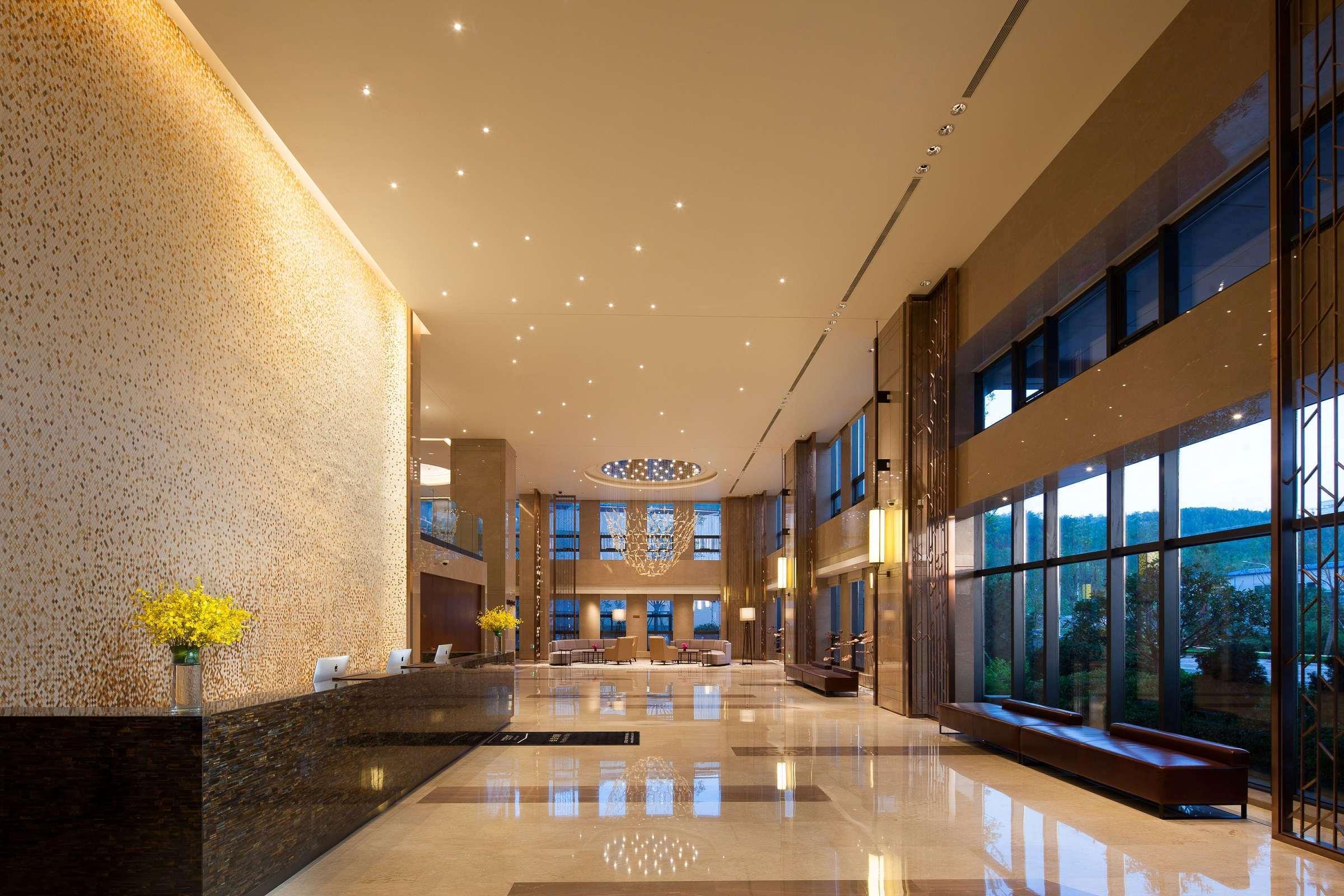 Ramada Jinan Hotell Exteriör bild