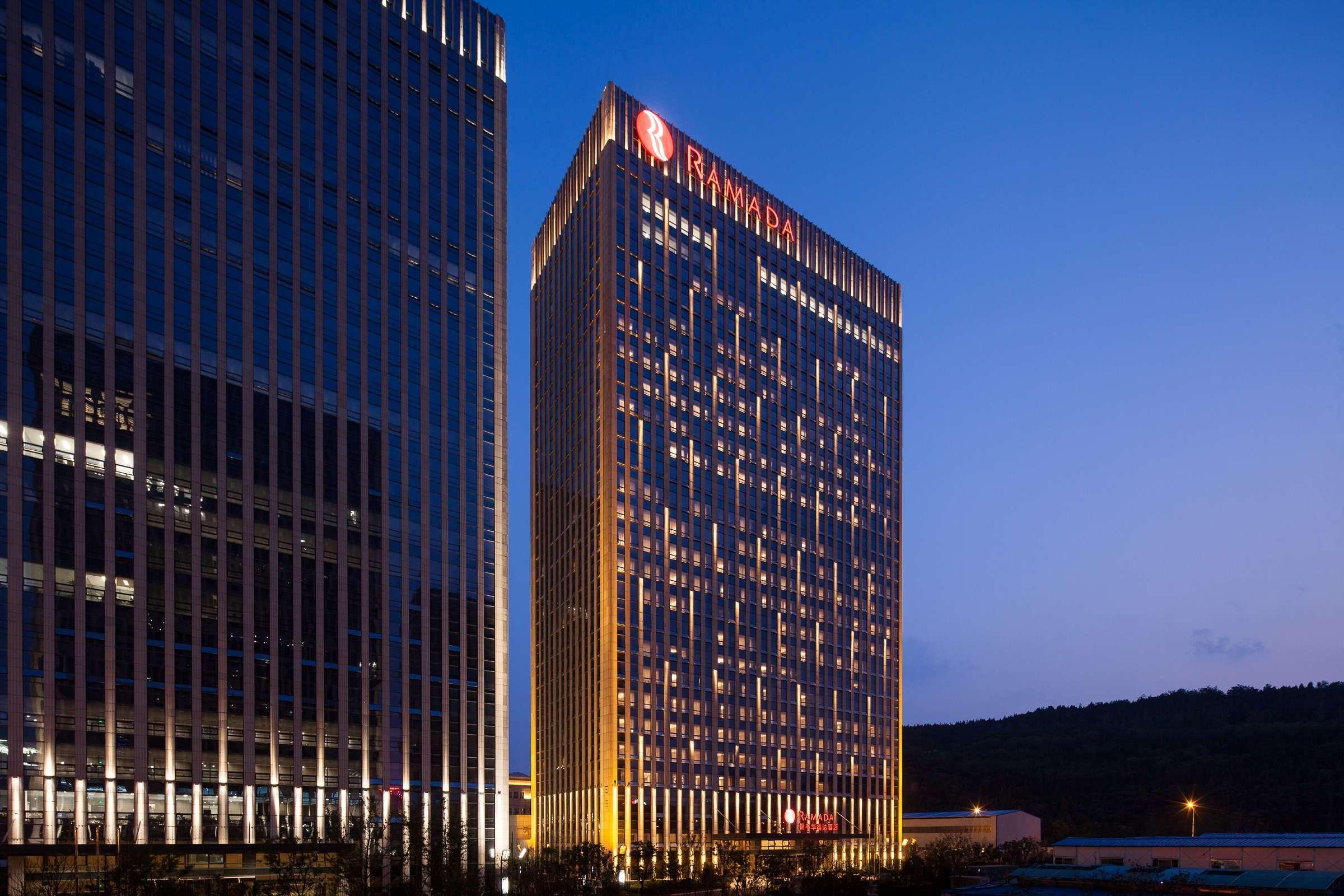 Ramada Jinan Hotell Exteriör bild