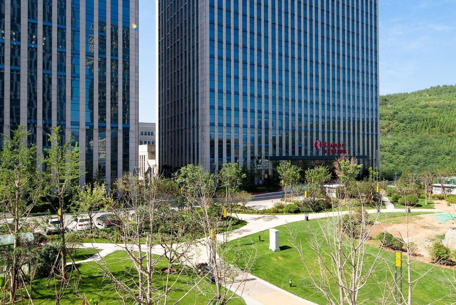Ramada Jinan Hotell Exteriör bild