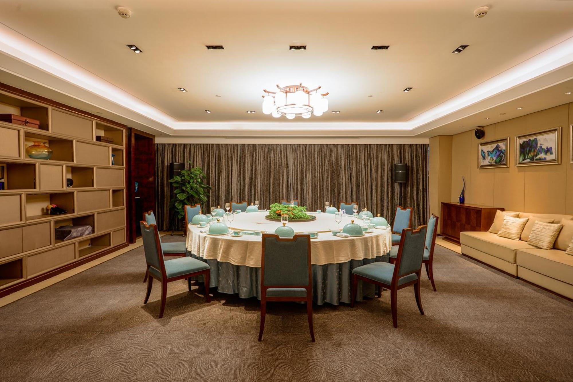Ramada Jinan Hotell Exteriör bild