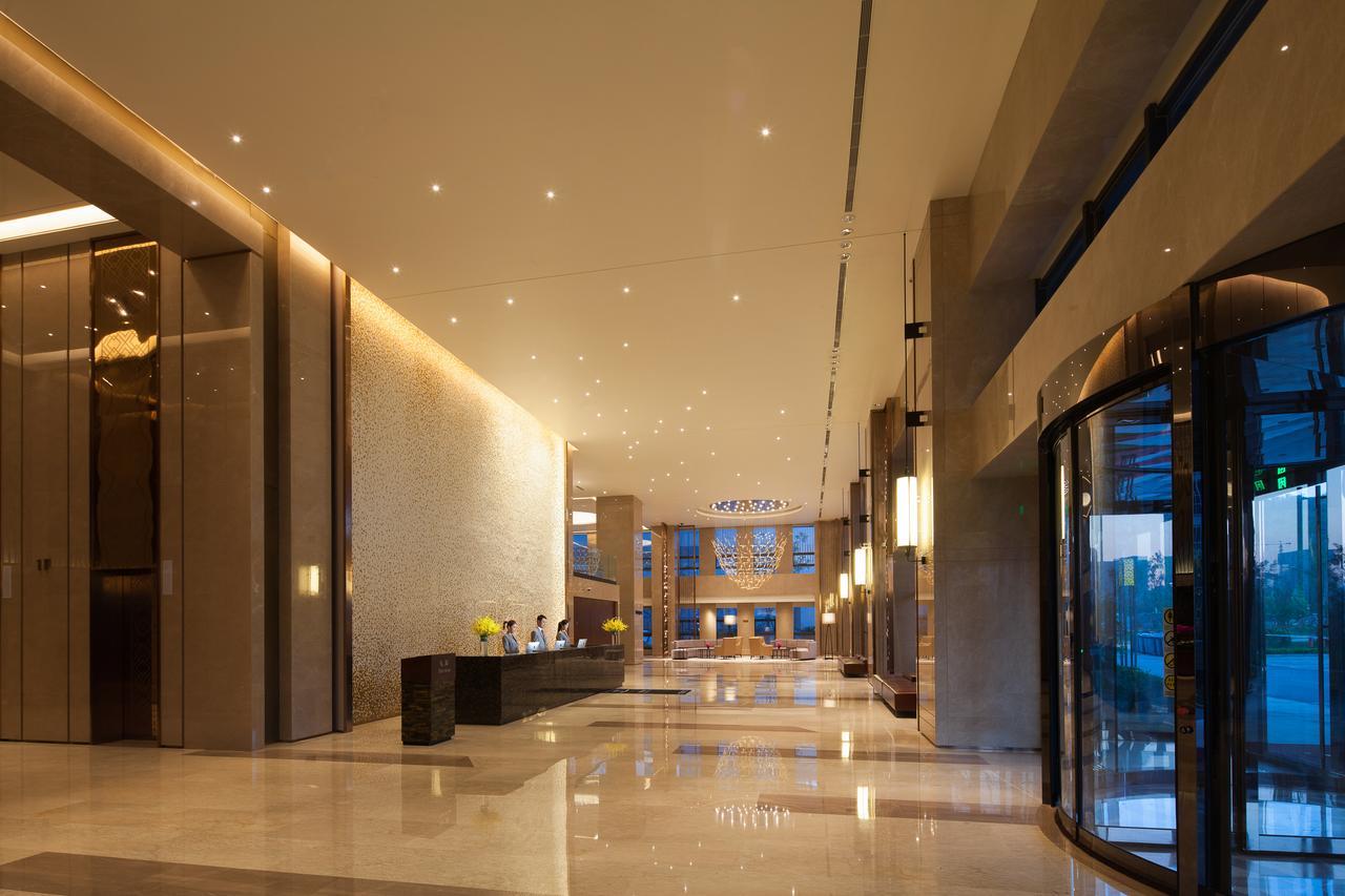Ramada Jinan Hotell Exteriör bild
