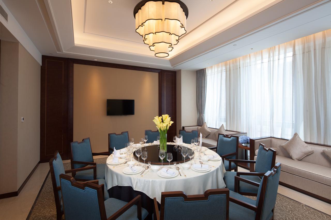 Ramada Jinan Hotell Exteriör bild