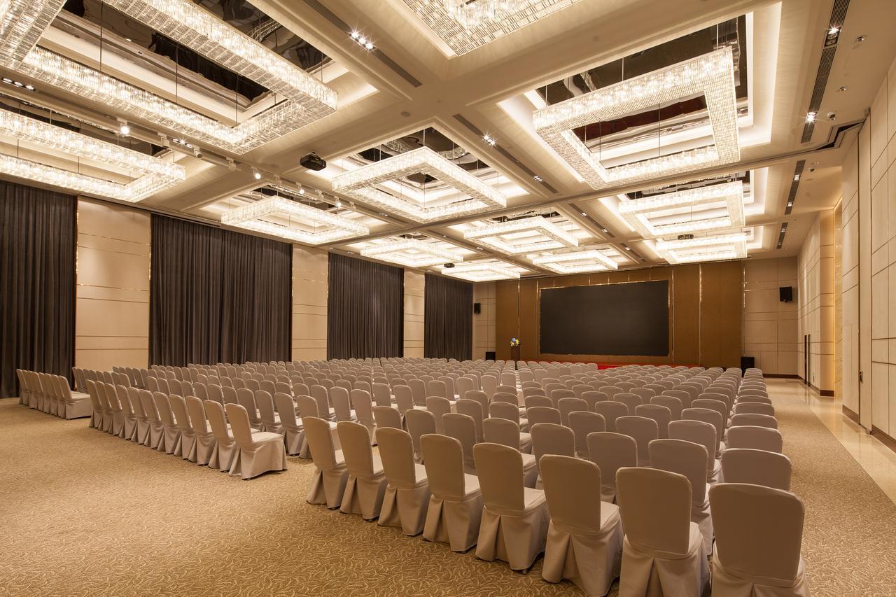 Ramada Jinan Hotell Exteriör bild