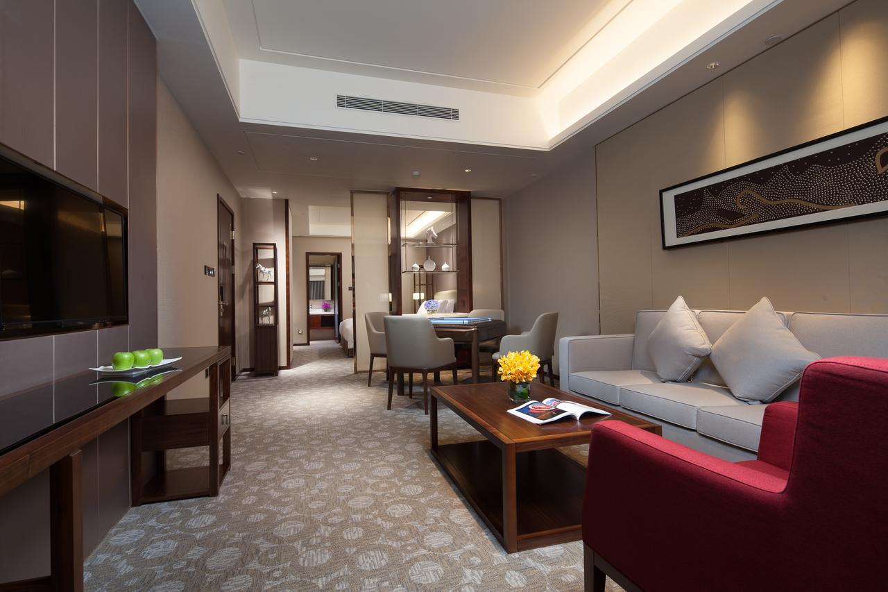 Ramada Jinan Hotell Exteriör bild