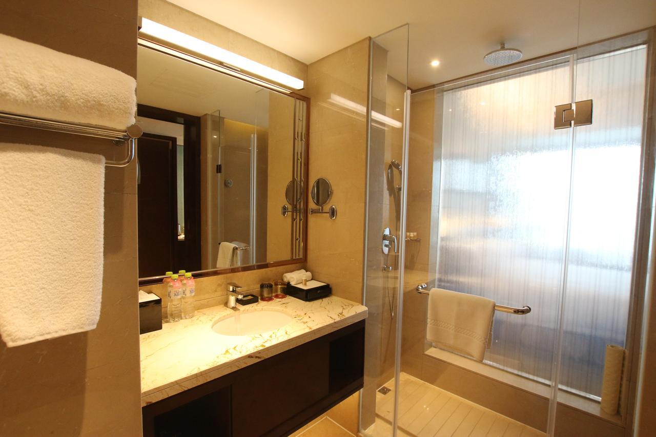 Ramada Jinan Hotell Exteriör bild