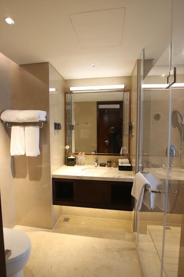 Ramada Jinan Hotell Exteriör bild